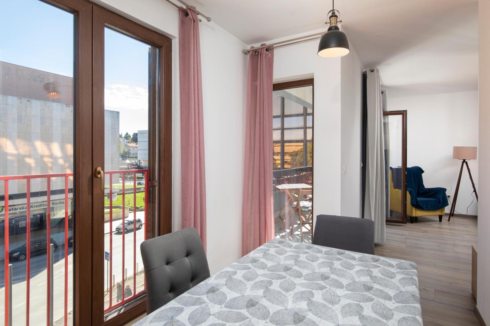 City Market Apartments Pula Extérieur photo