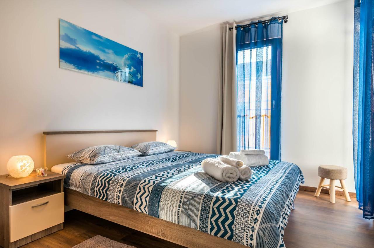 City Market Apartments Pula Extérieur photo