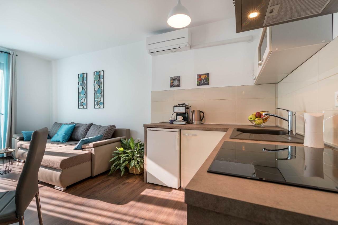 City Market Apartments Pula Extérieur photo
