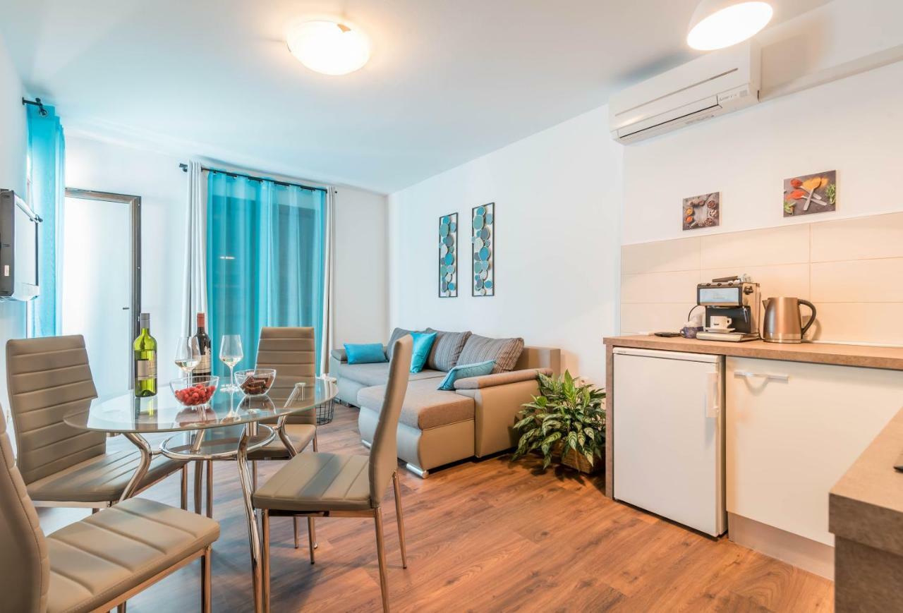 City Market Apartments Pula Extérieur photo